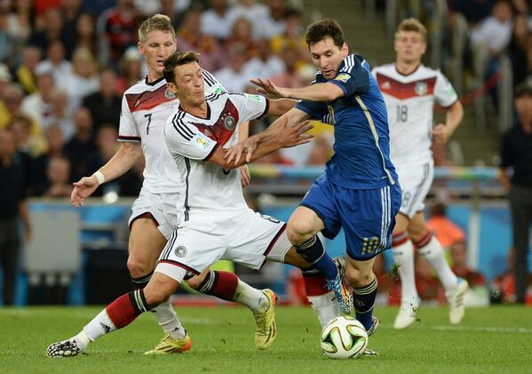 Игровой момент матча Германия - Аргентина