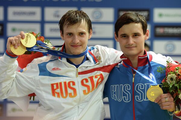 Российский спортсмен Алексей Черемисинов (слева), занявший первое место, и российский спортсмен Тимур Сафин,