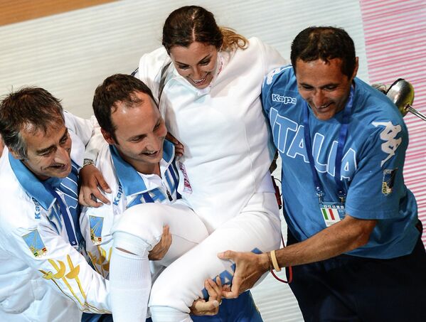 Итальянская спортсменка Россела Фьяминго радуется победе