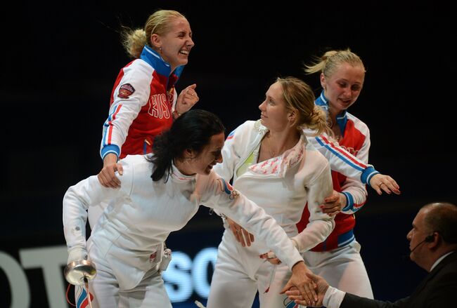 Российские спортсменки радуются победе в финале