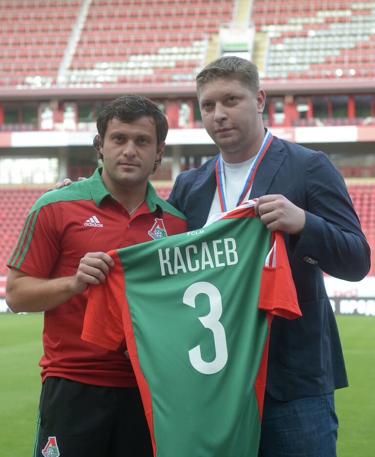 Алан Касаев (слева)