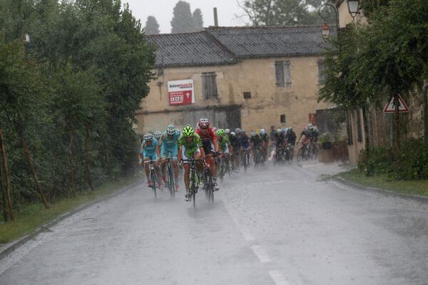 Велогонщики на участке девятнадцатого этапа Тур де Франс