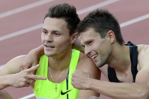 Евгений Борисов - серебряный призер (справа) и Константин Шабанов - победитель в беге на 110 метров с барьерами