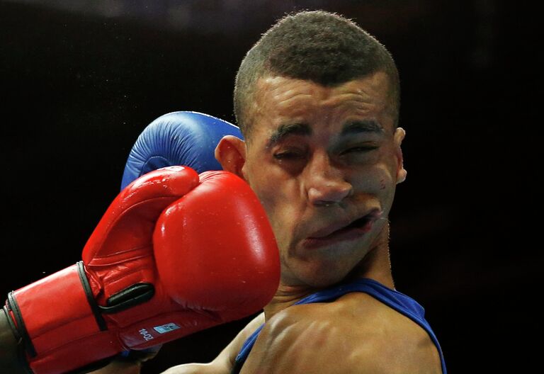 Кенийский боксер Денис Окот