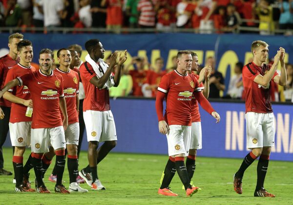 Футболисты Манчестер Юнайтед радуются победе над Ливерпулем в финальном матче выставочного турнира в США