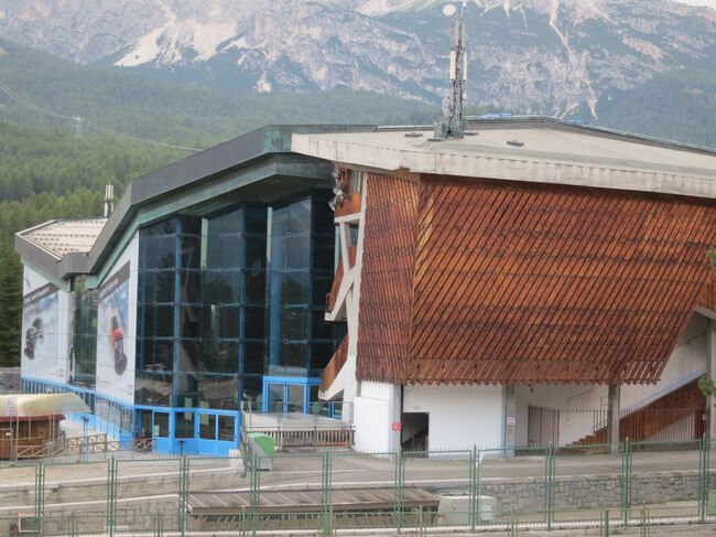 Олимпийский хоккейный дворец в итальянской Кортине-д'Ампеццо