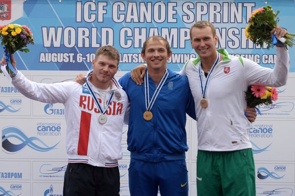 Алексей Коровашков (Россия) - серебряная медаль, Юрий Чебан (Украина) - золотая медаль, Евгений Шуклин (Литва) - бронзовая медаль (слева направо)