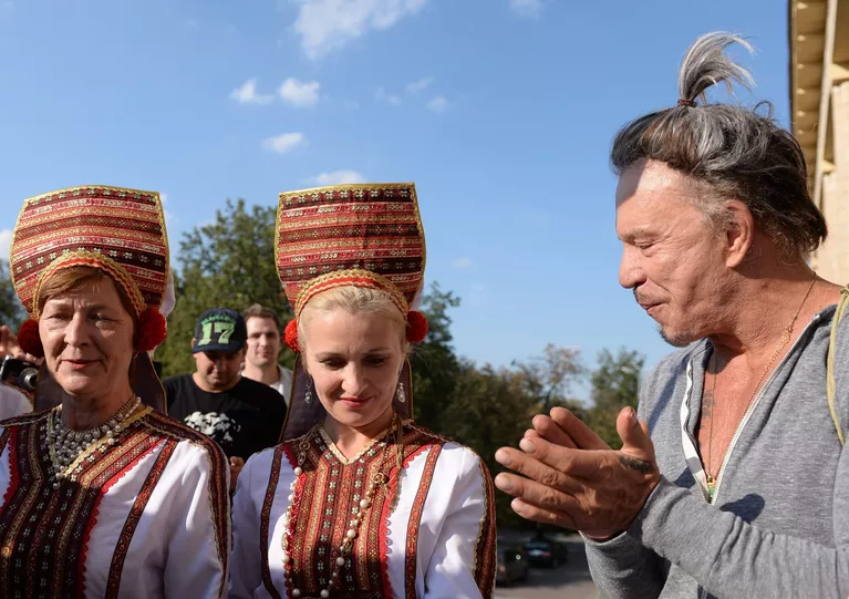 Американский актер Микки Рурк провел открытую тренировку по боксу в Москве Американский актер Микки Рурк провел открытую тренировку по боксу в Москве
