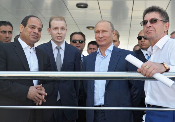Владимир Путин (второй справа) и Абдель Фаттах ас-Cиси (слева)