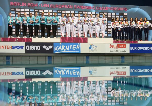 Призеры командных соревнований по синхронному плаванию на чемпионате Европы по водным видам спорта в Берлине