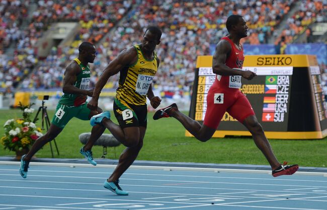 Габриэль Мвумвуре, ямайский спортсмен Неста Картер и американский спортсмен Джастин Гэтлин (слева направо)
