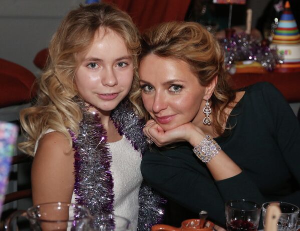 Фигуристка Татьяна Навка с дочерью Александрой