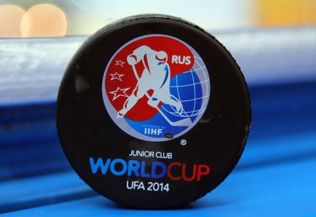 Шайба с символикой Кубка мира по хоккею среди молодежных команд в Уфе.