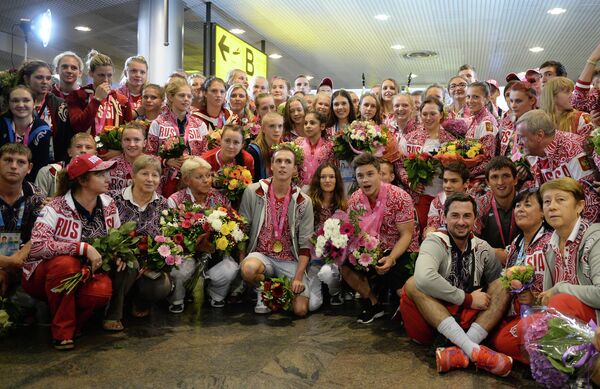 Юношеская сборная России, прибывшая со II летних Олимпийских игр в Нанкине