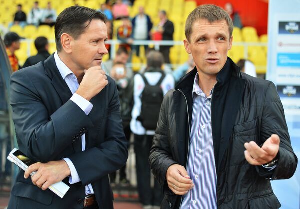Главный тренер ПФК Арсенал Дмитрий Аленичев (слева) и главный тренер ФК Кубань Виктор Ганчаренко