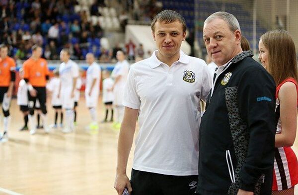 Тренер МФК Тюмень Сергей Марадуда (слева) и президент клуба Александр Попов