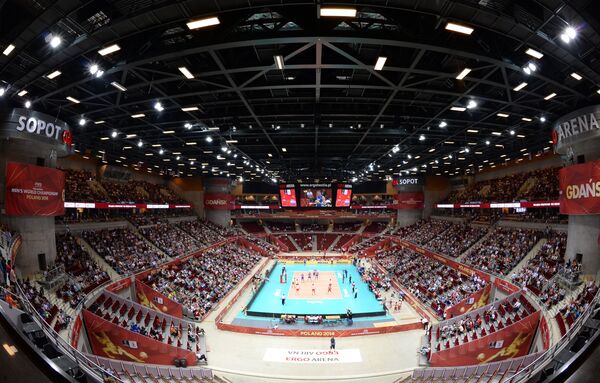 Вид на арену в Гданьске во время матча чемпионата мира по волейболу между командами Китая и России
