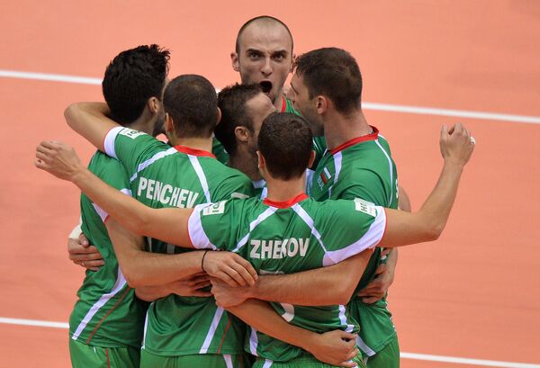 Волейболисты сборной Болгарии во главе с Теодором Тодоровым (в центре)