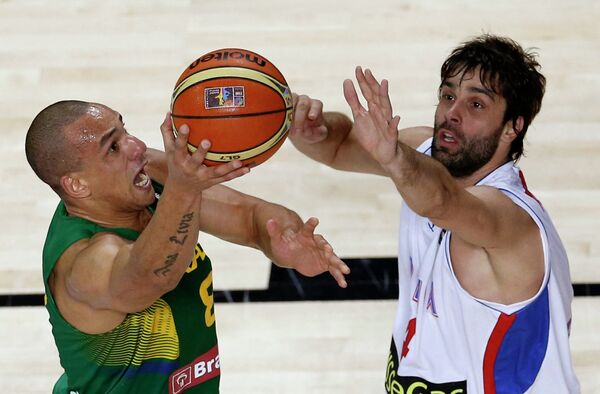 Игровой момент матча ЧМ по баскетболу Бразилия - Сербия