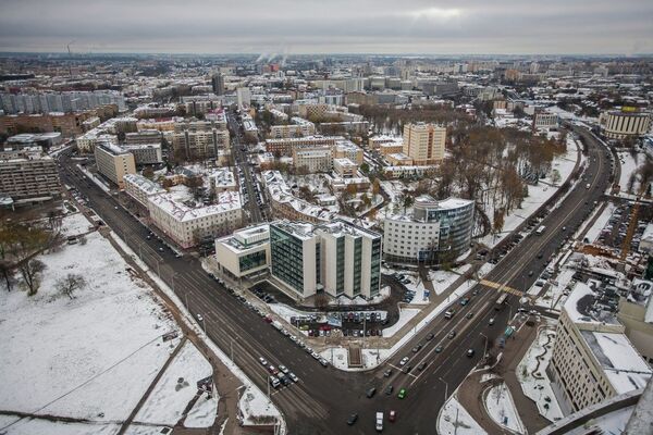 Вид с крыши строящегося в центре Минска небоскреба «Парус»