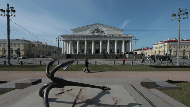 Здание Биржи на Биржевой площади в Санкт-Петербурге