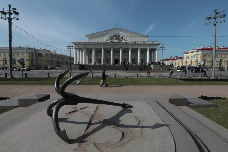 Здание Биржи на Биржевой площади в Санкт-Петербурге Здание Биржи на Биржевой площади в Санкт-Петербурге