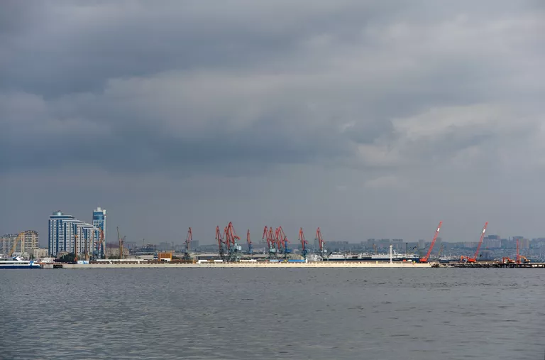 Вид на порт в Баку Вид на порт в Баку