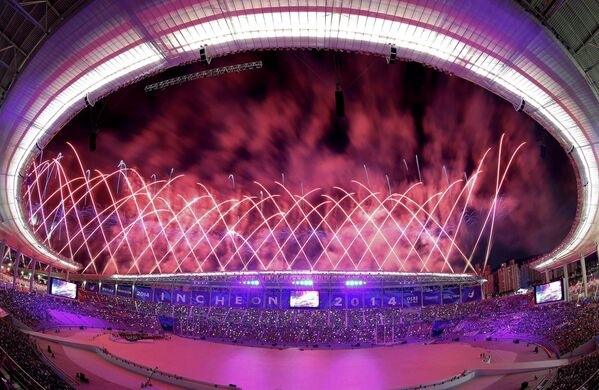 Фейерверк во время церемония открытия 17-х Азиатских игр в Инчхоне