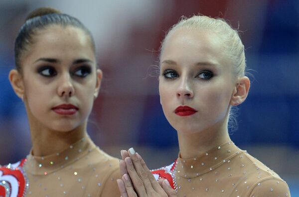 Российские гимнастки Маргарита Мамун (слева) и Яна Кудрявцева