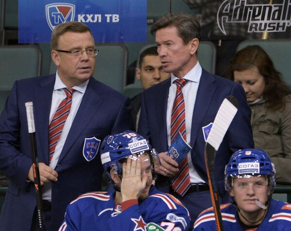 Главный тренер СКА Вячеслав Быков (справа) и старший тренер Игорь Захаркин