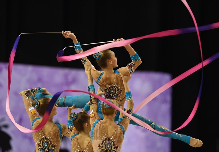 Команда России выступает на чемпионате мира по художественной гимнастике
