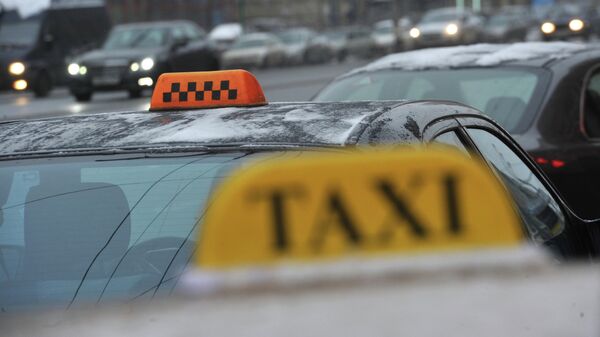 Такси у здания Павелецкого вокзала