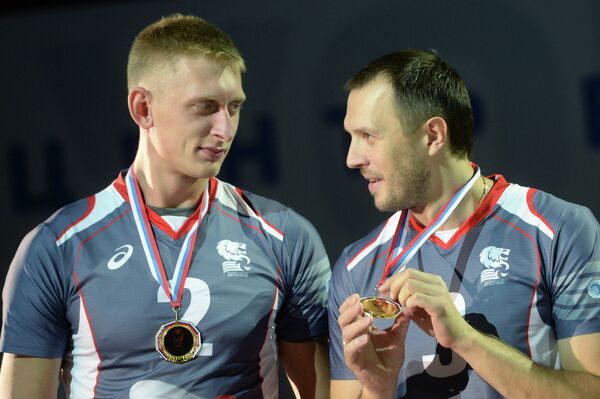 Волейболисты Белогорья Кирилл Макешин (слева) и Александр Косарев
