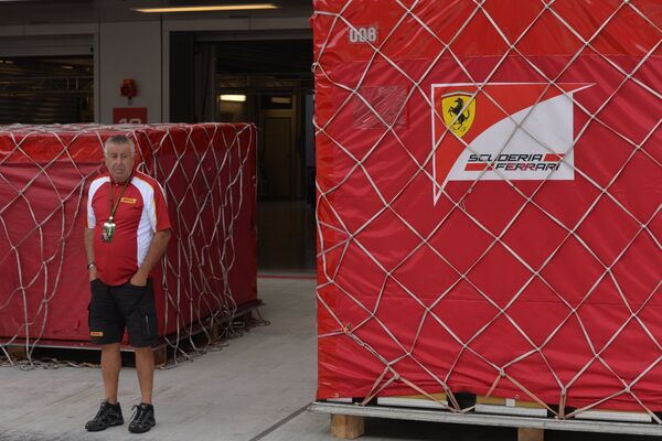 Грузовые контейнеры команды Scuderia Ferrari на территории гоночной трассы Сочи Автодром