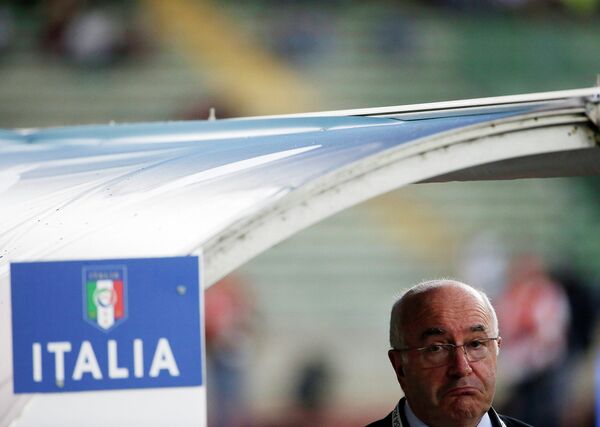 Президент Федерации футбола Италии (FIGC) Карло Тавеккио