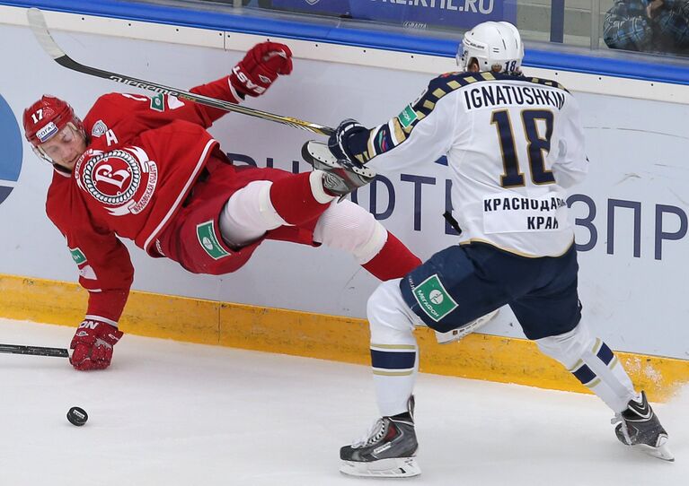 Игровой момент матча Витязь - Сочи
