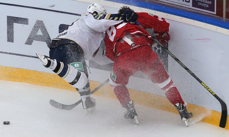 Игровой момент матча Витязь - Сочи