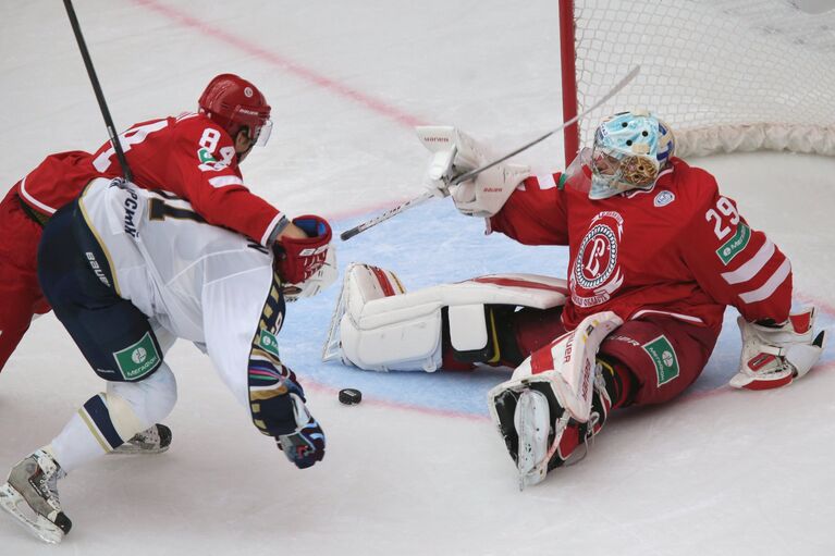 Игровой момент матча Витязь - Сочи