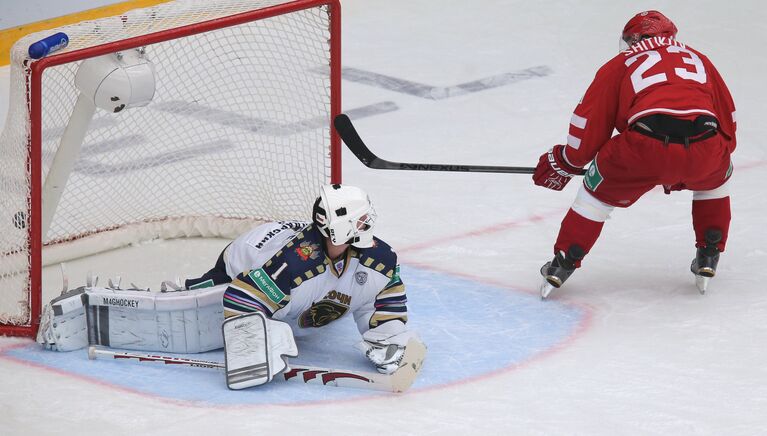 Игровой момент матча Витязь - Сочи