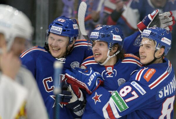 Хоккеисты СКА Андрей Кутейкин, Артемий Панарин и Вадим Шипачев (слева направо)