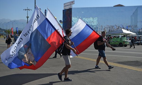 Российские болельщики перед началом гонки на российском этапе чемпионата мира по кольцевым автогонкам в классе Формула-1