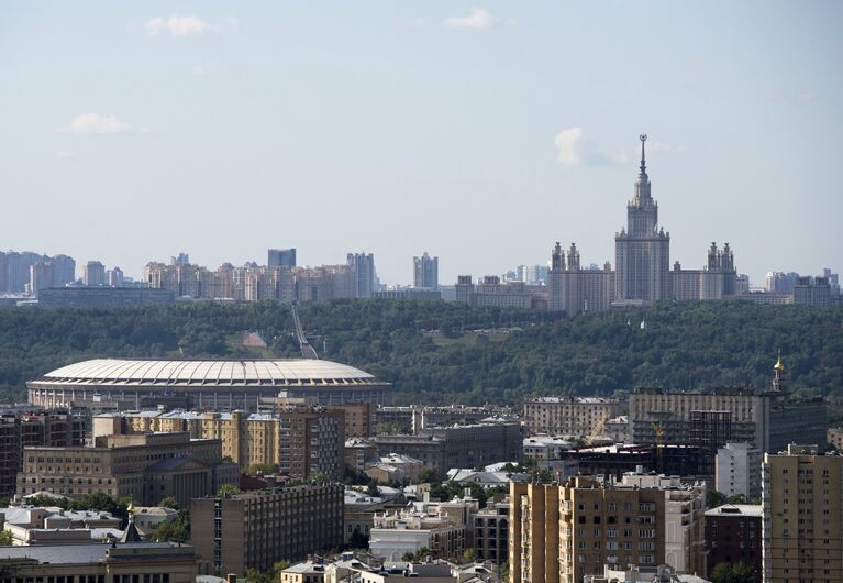 Вид на стадион Лужники, Воробьевы горы и Московский государственный университет им. М.В. Ломоносова в Москве Вид на стадион Лужники, Воробьевы горы и Московский государственный университет им. М.В. Ломоносова в Москве