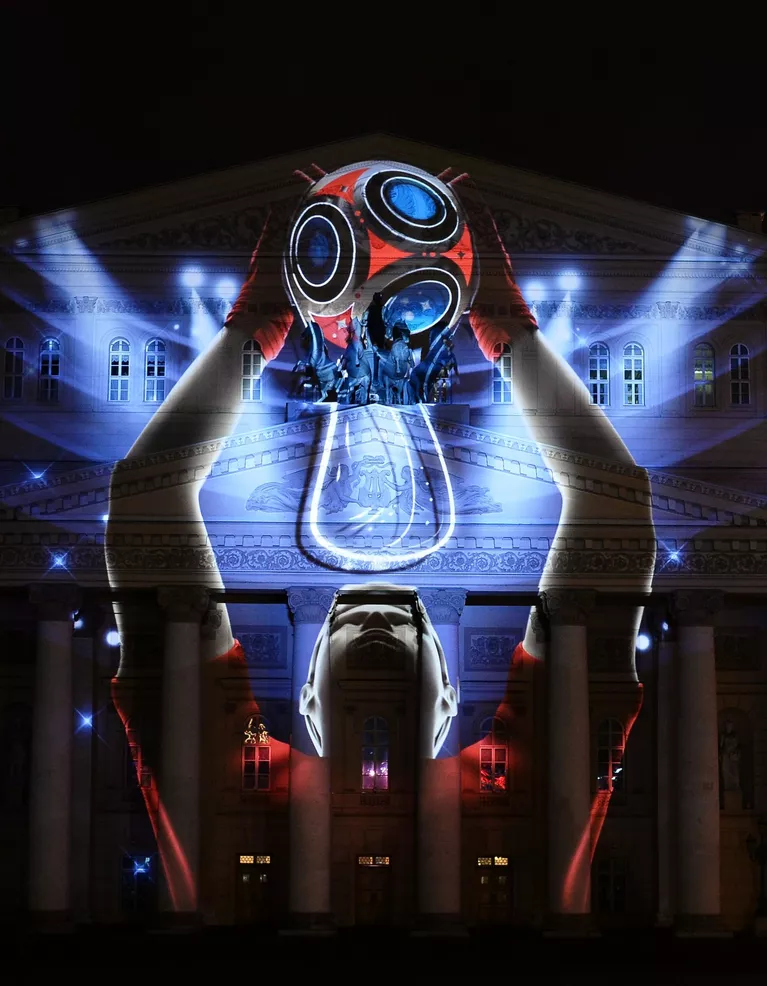 Проекция официального логотипа чемпионата мира 2018 по футболу на фасаде Государственного академического Большого театра в Москве Проекция официального логотипа чемпионата мира 2018 по футболу на фасаде Государственного академического Большого театра в Москве