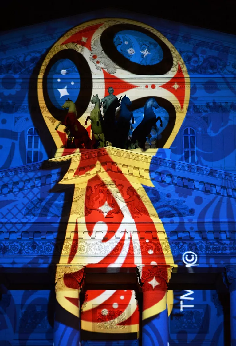 Проекция официального логотипа чемпионата мира 2018 по футболу на фасаде Государственного академического Большого театра в Москве Проекция официального логотипа чемпионата мира 2018 по футболу на фасаде Государственного академического Большого театра в Москве