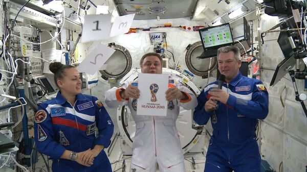 Космонавты на МКС представили официальную эмблему чемпионата мира по футболу 2018 года