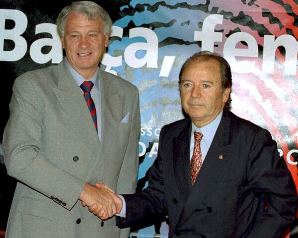 Бывший президент Барселоны Хосеп Нуньес (справа)