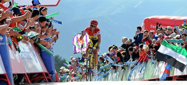 Альюберто Контадор финиширует на заключительном этапе Вуэльты-2014 в Сантьяго-де-Компостела