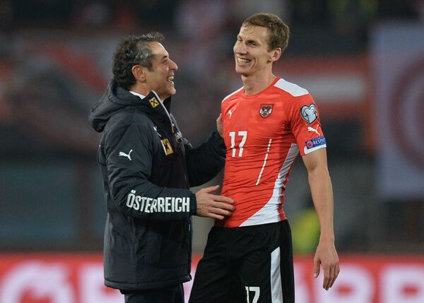 Главный тренер сборной Австрии Марсель Коллер (слева) и защитник сборной Австрии Флориан Кляйн