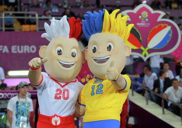 Славек и Славко - талисманы чемпионата Европы по футболу 2012 года в Польше и Украине