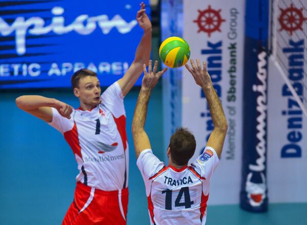 Волейболисты Белогорья Артем Смоляр и Драган Травица (справа)
